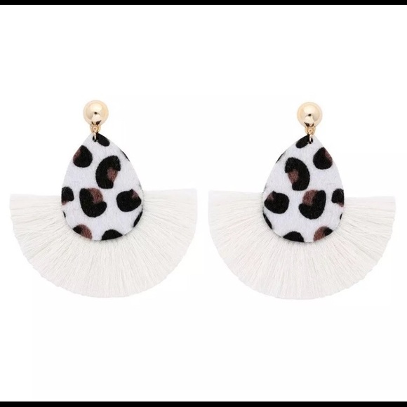 Jewelry - 👄 NEW!!! White Leopard Earrings